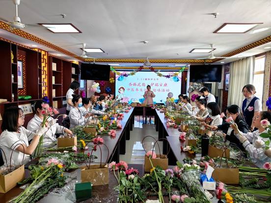 “杏林花韵•护佑安康”太原市迎泽区中医医院举办中医养生插花趣味活动